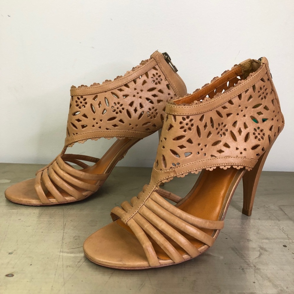 Pour La Victoire Cutout Leather Bridgette Sandal